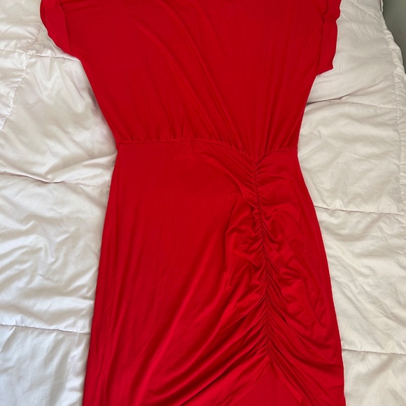 Red Dresd - Picture 2 of 2